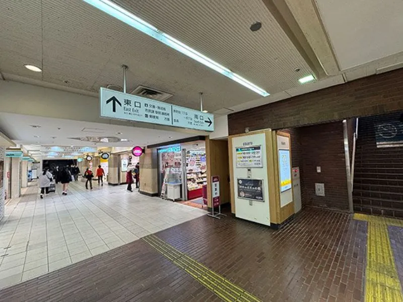 小田急線「町田駅」東口の改札を出ます