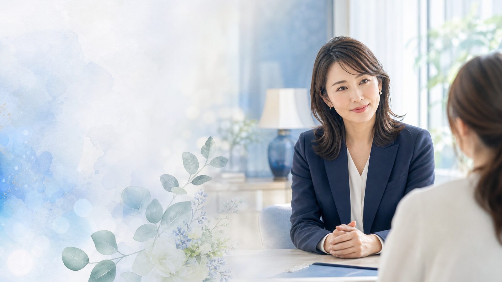 相談に乗る女性カウンセラー